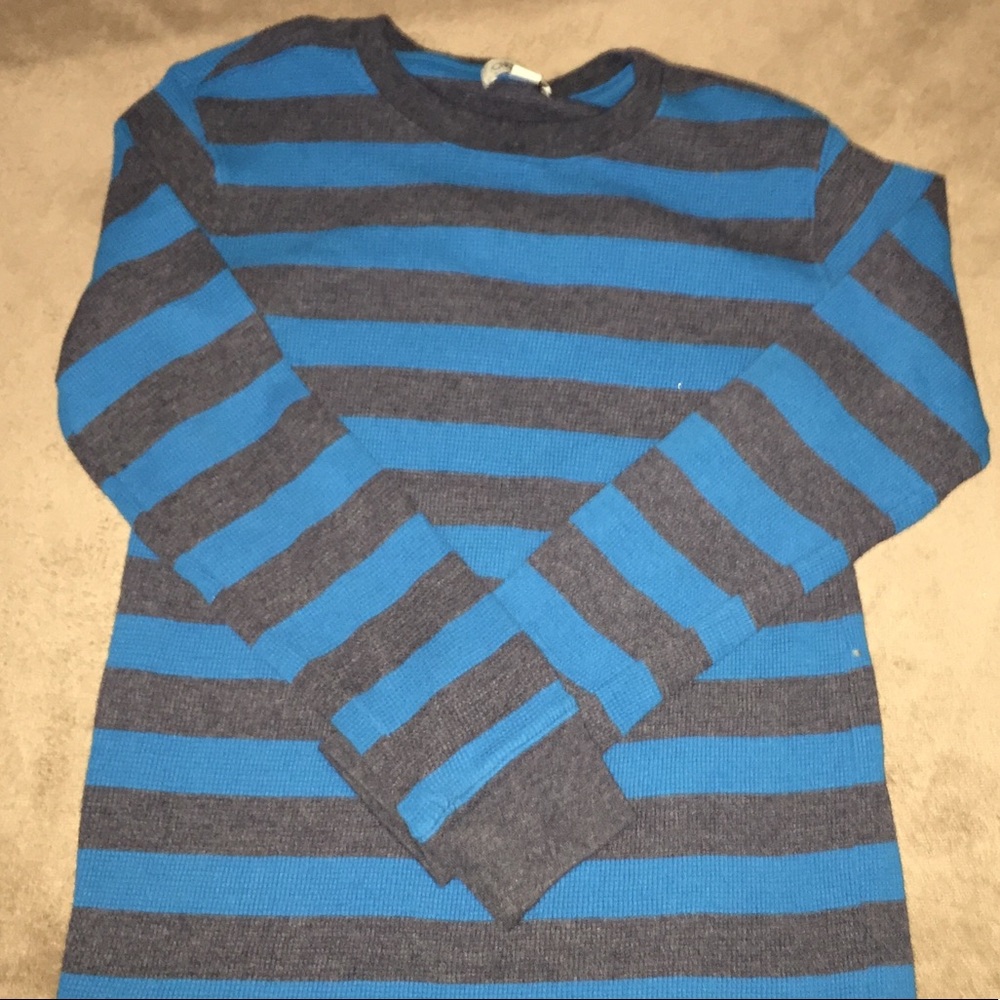 Gray and blue long sleeve shirt